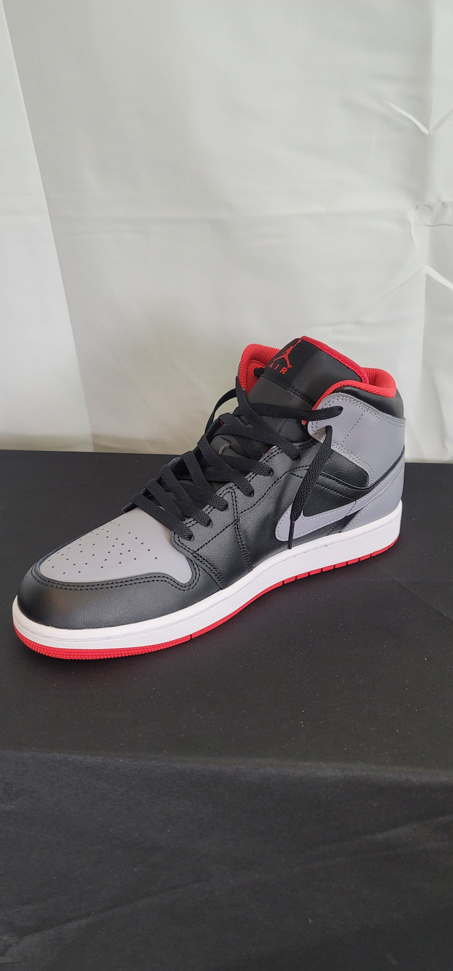 Air Jordan 1 Mid "Black/Fire Red/Cement Grey"